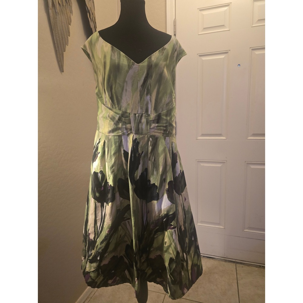 Perceptions Woman Green Black Floral Tulip Print V-Neck Pocket Dress 18W